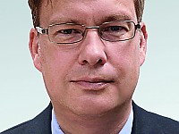 Prof. Dr. Kai Peter Birke, Institut für Photovoltaik, Abt. Elektrische Energiespeichersysteme der Universität Stuttgart Prof. Dr. Kai Peter Birke, Institut für Photovoltaik, Abt. Elektrische Energiespeichersysteme der Universität Stuttgart