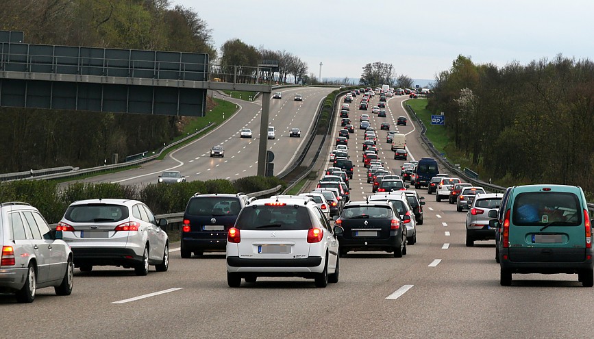 Tödliche Falle Stauende - Neue Digitalradio-Dienste sollen die Risiken künftig minimieren