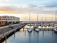 Das Resort mit Kongresscenter direkt am Yachthafen 