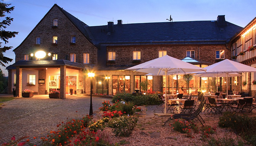 Das historische Hotel Hoher Hahn im Erzgebirge steht unter Denkmalschutz Das historische Hotel Hoher Hahn im Erzgebirge steht unter Denkmalschutz