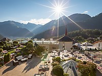 STOCKresort mit Aussicht über die Tiroler Alpen