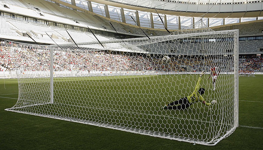 Zuschauer wollen den Ball dort h&ouml;ren, wo er "einschl&auml;gt"