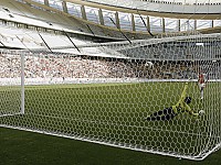 Zuschauer wollen den Ball dort h&ouml;ren, wo er "einschl&auml;gt"