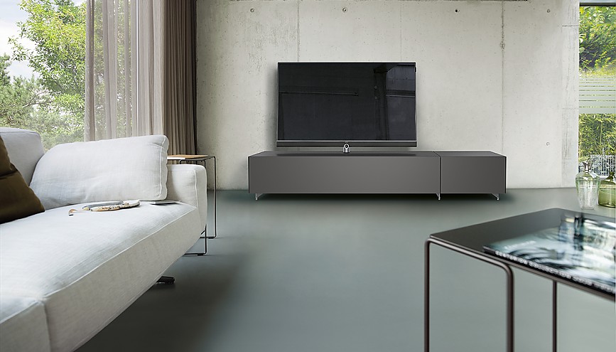 Die neuen Spectral-Möbel in elegantem Design gemeinsam mit TV-Hersteller Loewe vereint Die neuen Spectral-Möbel in elegantem Design gemeinsam mit TV-Hersteller Loewe vereint