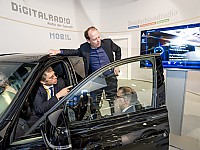 Immer mehr Digitalradio - Servicedienste halten Einzug ins Auto - hier: Pr&auml;sentation von Journaline im Auto auf IFA 2013