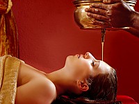 Stirnölguss - im European Ayurveda Resort Sonnhof in Thiersee, Tirol