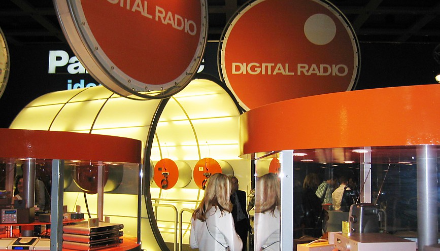 Messestand der Initiative Marketing Digital Radio auf der IFA 2003