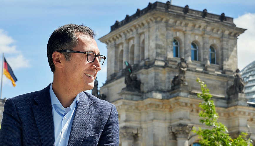 Cem Özdemir - Mitglied des Deutschen Bundestages (GRÜNE), Vorsitzender des Ausschusses für Verkehr und digitale Infrastruktur Cem Özdemir - Mitglied des Deutschen Bundestages (GRÜNE), Vorsitzender des Ausschusses für Verkehr und digitale Infrastruktur