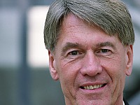 Prof. Dr. Wolf - Dieter Ring, Präsident der Bayerischen Landesmedienanstalt Prof. Dr. Wolf - Dieter Ring, Präsident der Bayerischen Landesmedienanstalt