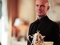 Das Regent Berlin hat mit Roland Pr&ouml;h einen zertifizierten TeaMaster Gold