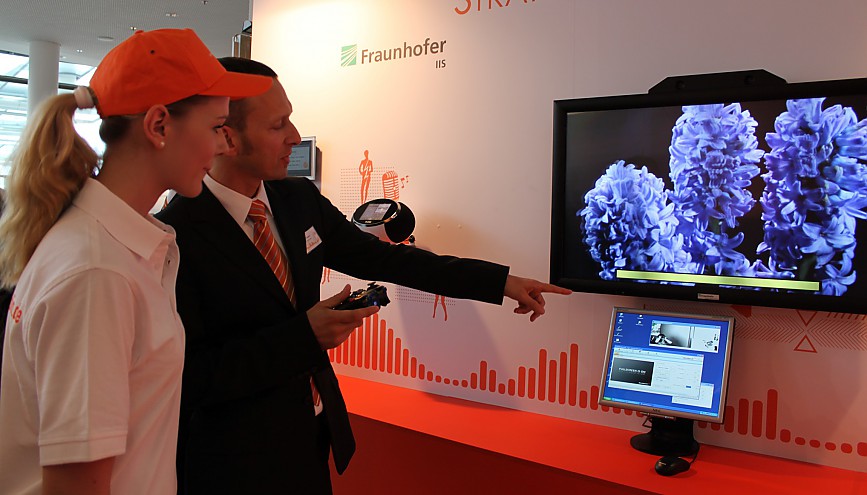 Weltpremiere auf den Münchner Medientagen  Bayern Digital Radio zeigt 3D-Bildübertragung mittels DAB