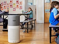 Ob Schule, Arbeitsplatz oder Restaurant - Die mobilen Philips Luftreiniger sind vielfältig einsetzbar 