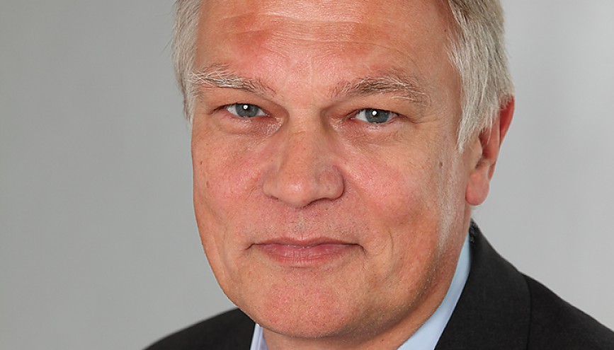 Prof. Dr. Manuel Frondel ist Leiter des Kompetenzbereiches Umwelt und Ressourcen am RWI – Leibniz-Institut für Wirtschaftsforschung Prof. Dr. Manuel Frondel ist Leiter des Kompetenzbereiches Umwelt und Ressourcen am RWI – Leibniz-Institut für Wirtschaftsforschung