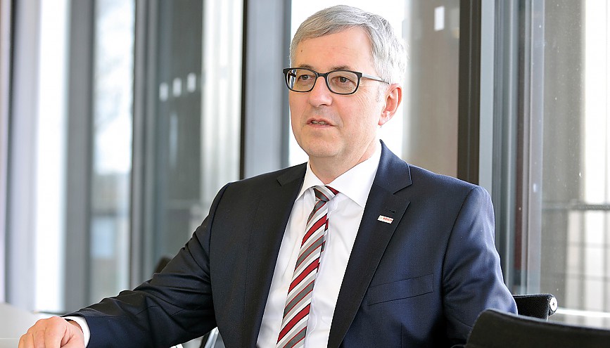 Dr. Rolf Bulander, Geschäftsführer der Robert Bosch GmbH, Vorsitzender des Bereiches Mobility Solutions Dr. Rolf Bulander, Geschäftsführer der Robert Bosch GmbH, Vorsitzender des Bereiches Mobility Solutions