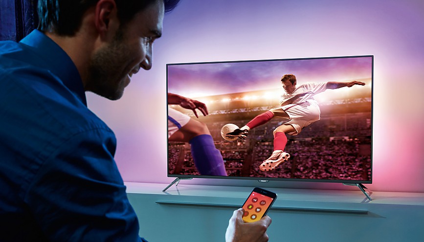 Philips Gerät mit Ambilight Technologie zaubert EM-Stimmung hinters TV Gerät Philips Gerät mit Ambilight Technologie zaubert EM-Stimmung hinters TV Gerät