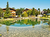 Das familiengef&uuml;hrte 5-Sterne Parkhotel Frank - der Naturpool, die Liegewiese und der Garten bieten herrliche Orte f&uuml;r Inspiration und Entspannung