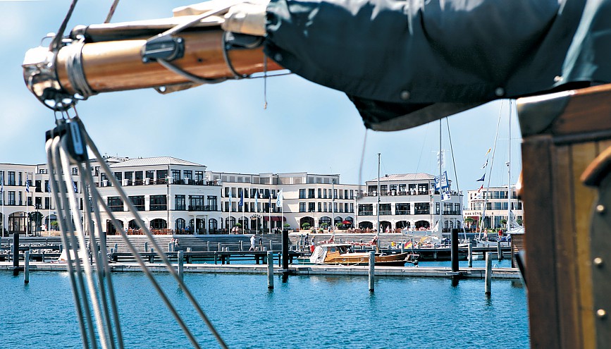 Außenansicht Yachthafenresidenz Hohe Düne mit Hafen Außenansicht Yachthafenresidenz Hohe Düne mit Hafen