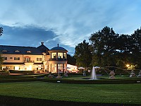 Historisches Ambiente und weitläufige Parklandschaft - Ein Platz des Genusses und der Geselligkeit