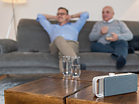 Mit dem TV-Lautsprecher namens Oskar ist Dialogen im TV wieder leicht zu folgen