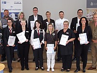 Freuen sich über die bestandene Prüfung: Die frischgebackenen MarkenExperten IHK der Ritter von Kempski Privathotels.