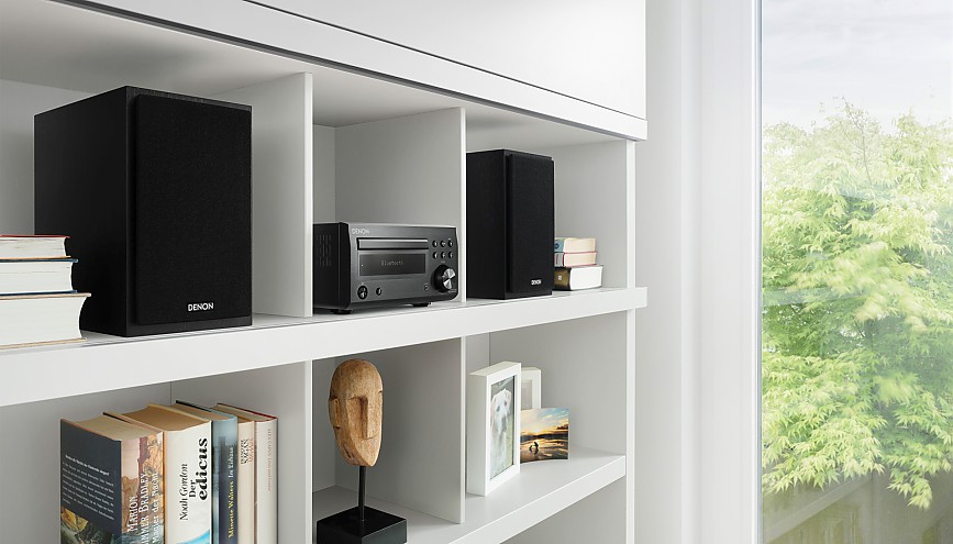 Die Premium-Kompaktanlage steht großen Anlagen in nichts nach und fügt sich in jeden Raum ein Die Premium-Kompaktanlage steht großen Anlagen in nichts nach und fügt sich in jeden Raum ein