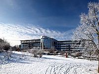 Zu jeder Jahreszeit eine traumhafte Kulisse: das Bio-Seehotel Zeulenroda im Th&uuml;ringer Vogtland