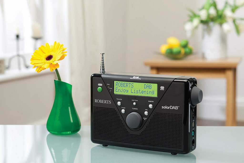 Roberts solarDAB2 Black Lifestyle L1