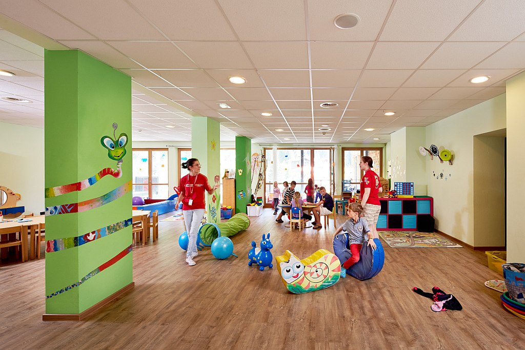 Liebevolle Kinderbetreuung für verschiedene Altersgruppen