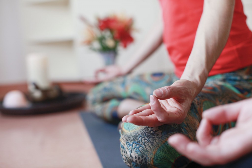 Yoga und Meditation schaffen Entspannung und Bewegung während Gesundheitswoche