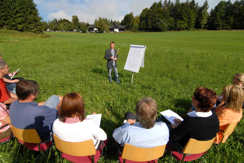 Tagungen und Workshops finden im Frühjahr und Sommer auch draußen statt