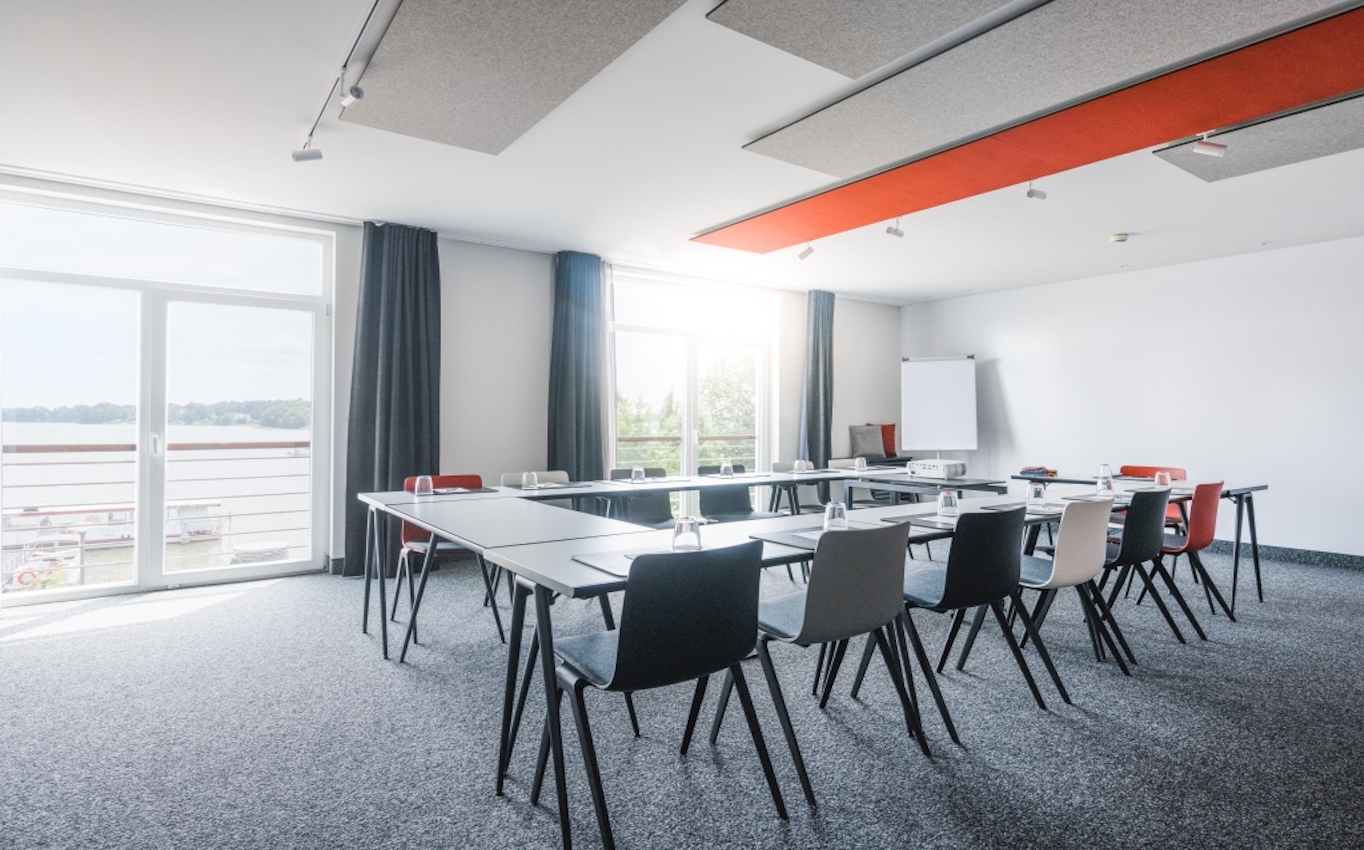 Kreative Räume mit direktem Seeblick und Tagungsterrasse