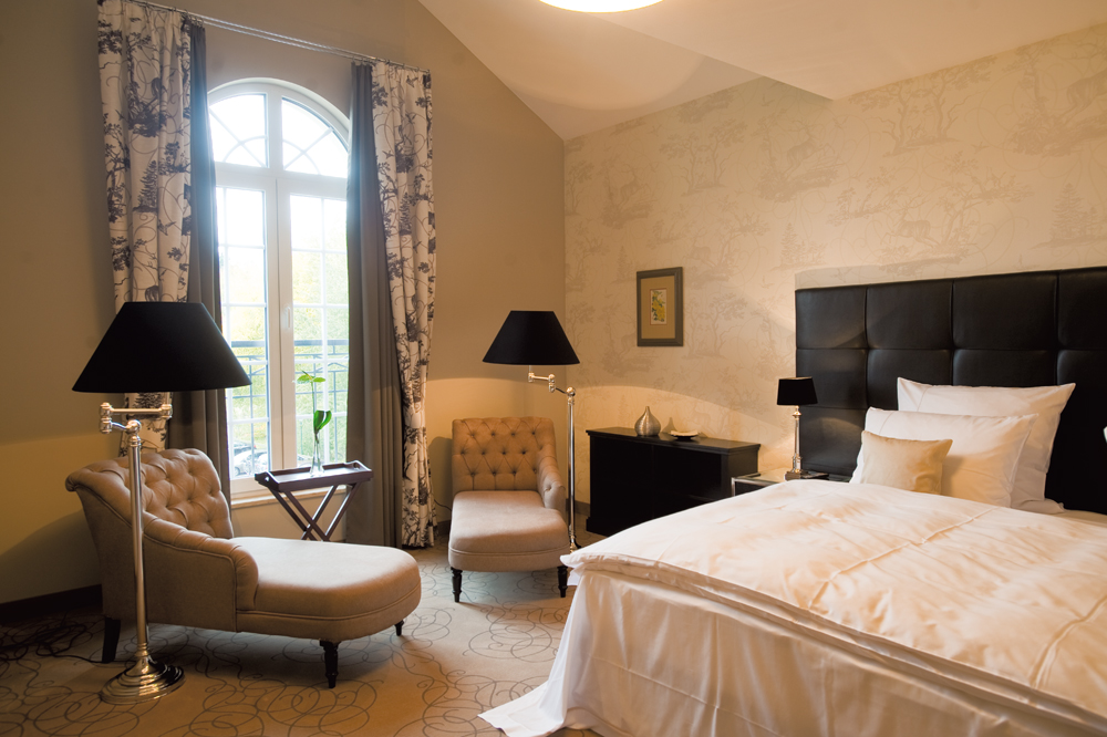 Die Zimmer und Suiten des Naturresort Schindelbruch bieten ein gemütlich-elegantes Ambiente