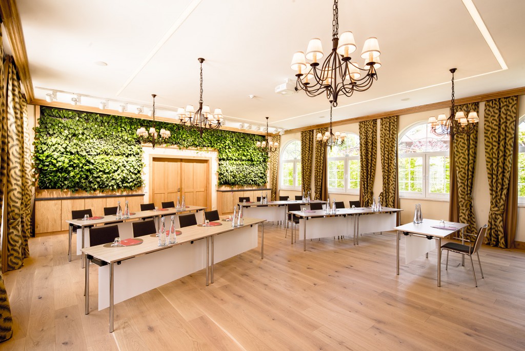 Lebendige Pflanzenwand im Grünen Salon