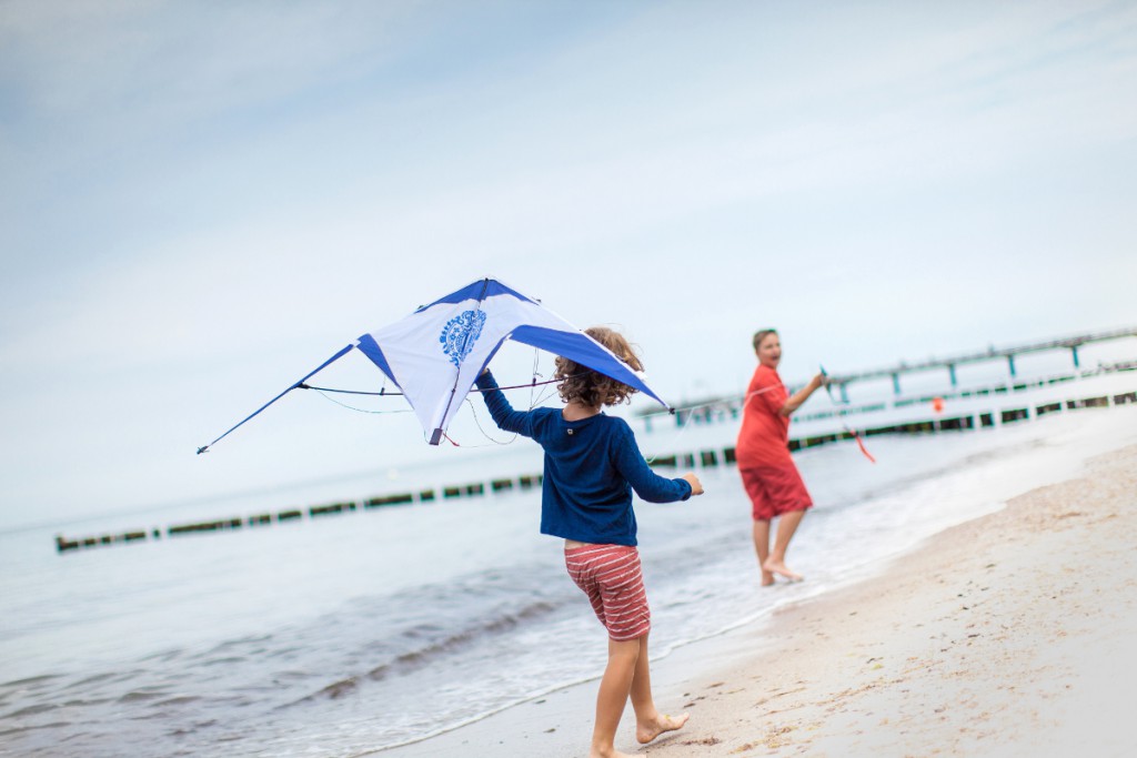 Drachensteigen am Strand