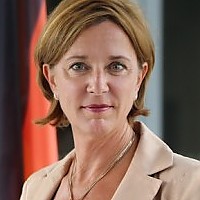  Yvonne Gebauer