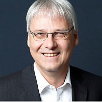 Dr. Thomas Kremer