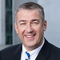  J�rgen  Gerdes