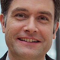 Prof. Dr. Oliver Z�llner