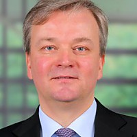 Dr.  Andreas Gentner