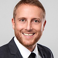 Dr. Dirk Hecker