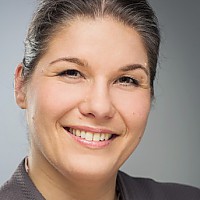 Dr. Annabel Oelmann